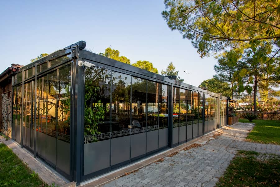 Aluminijska pergola | OM SUN d.o.o. prodaja montaža pergola tendi suncobrana kliznih stjena